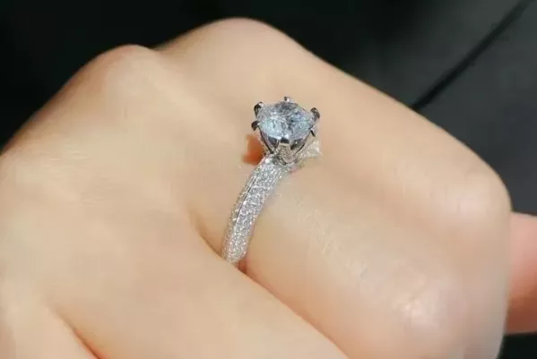 天然钻还是培育？培育钻石可以做婚戒吗 ？